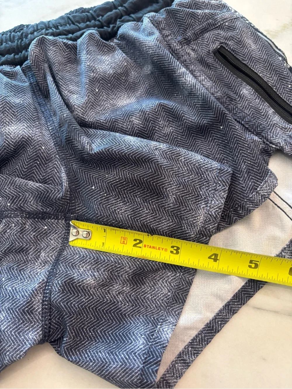 Lululemon bundle of hotty hot athletic athleisure wear shorts size 4